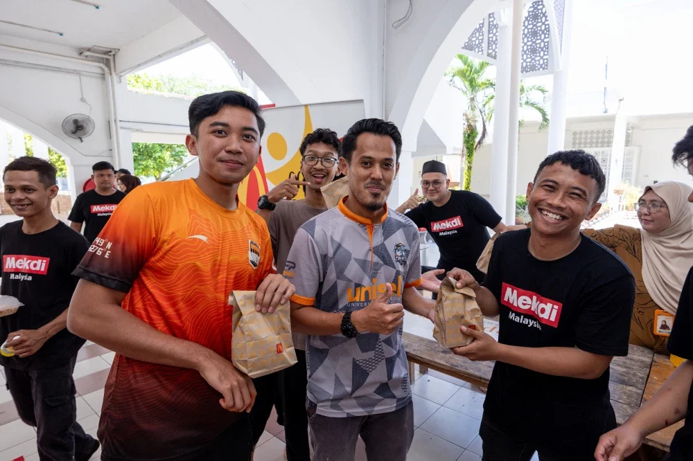 McDonald’s Malaysia turut menyediakan hidangan kepada sukarelawan yang hadir ke Majlis Korban Perdana yang dilaksanakan di Masjid Universiti Selangor.