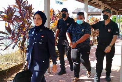 Seorang ejen tarik kereta dikenakan hukuman denda RM2,800 selepas mengaku salah menceroboh rumah pemilik kenderaan.