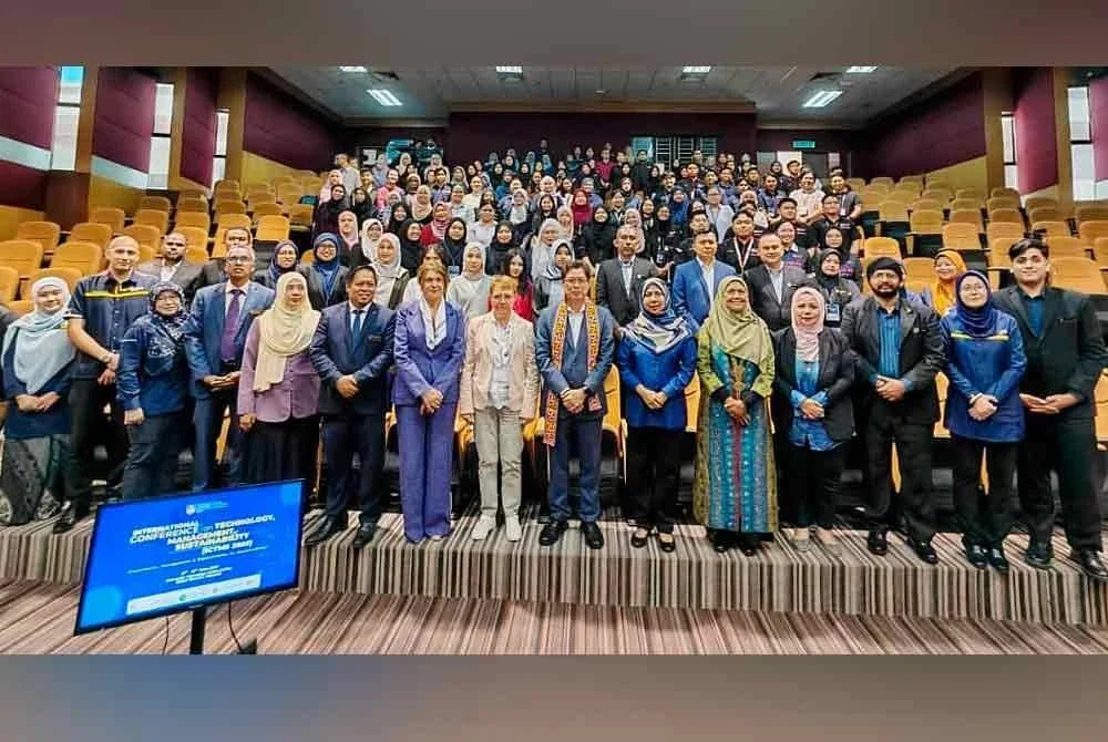 Azam ketika hadir pada Persidangan Antarabangsa Teknologi, Pengurusan dan Kelestarian (ICTMS 2025) Universiti Teknologi MARA (UiTM) di UiTM Cawangan Kota Kinabalu, di Kota Kinabalu.