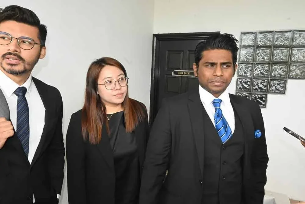 Peguam yang mewakili calon Sijil Pelajaran Malaysia (SPM) yang didakwa membunuh ibu dan abang kandungnya tidak menolak kemungkinan anak guamnya mengalami masalah kesihatan mental.