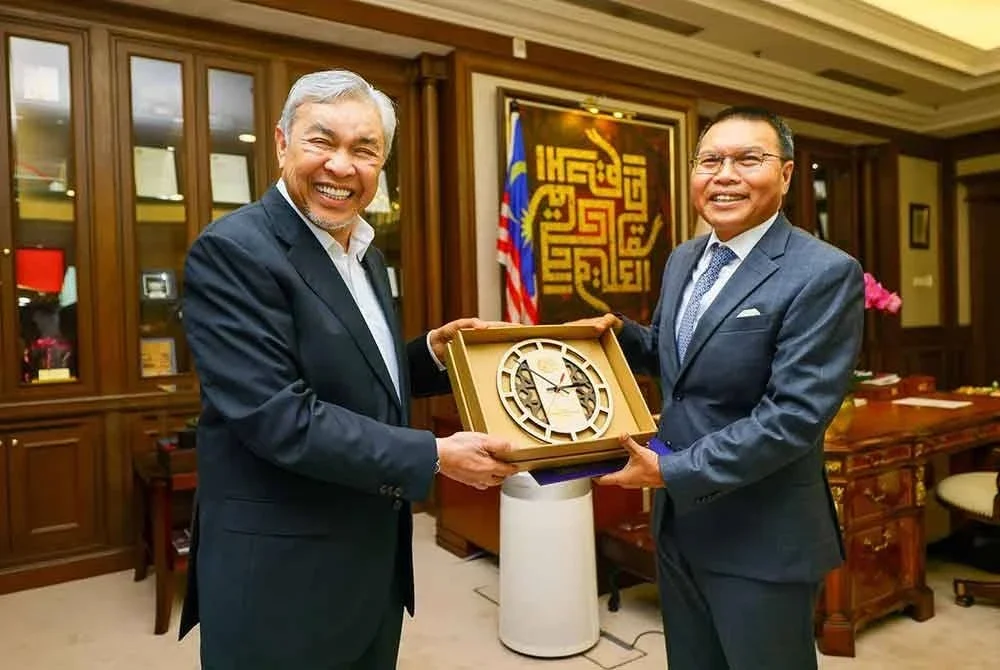 Ahmad Zahid menerima kunjungan hormat Muhammad Shahrul Ikram pada Rabu. Foto Facebook Zahid Hamidi