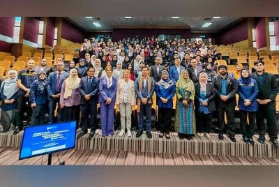 Azam ketika hadir pada Persidangan Antarabangsa Teknologi, Pengurusan dan Kelestarian (ICTMS 2025) Universiti Teknologi MARA (UiTM) di UiTM Cawangan Kota Kinabalu, di Kota Kinabalu.