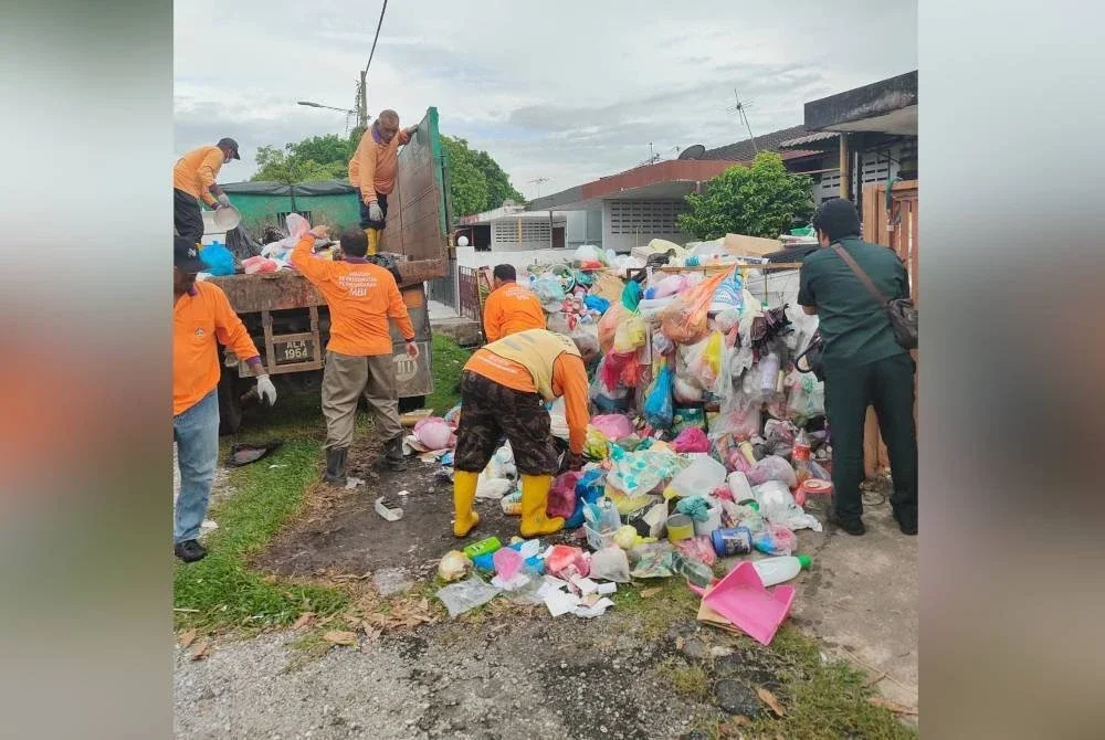 Operasi yang bermula seawal jam 9 pagi itu membabitkan seramai 26 anggota penguat kuasa MBI dan sembilan pegawai serta sukarelawan JKM.