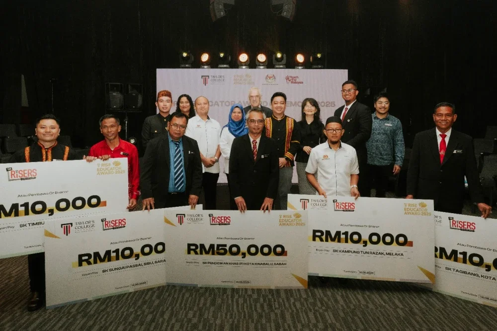 Pemenang utama menerima hadiah RM5,000 dan sekolahnya mendapat peruntukan RM50,000, manakala empat finalis lain bersama guru besar menerima peruntukan RM1,000 dan RM10,000.