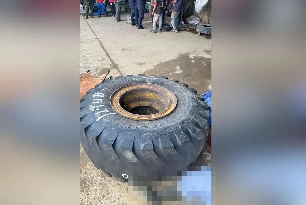 Menurut saksi yang juga rakan sekerja mangsa, dia melihat mangsa sedang mengepam tayar untuk kegunaan lori 10 tan sebelum tayar tersebut meletup.