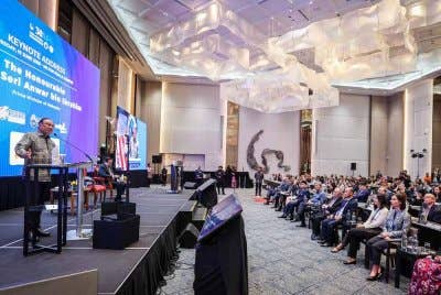 Anwar ketika menyampaikan ucaptama pada 38th Asia-Pacific Roundtable: Recalibrating Asia’s Frontiers pada Khamis.. Foto Bernama