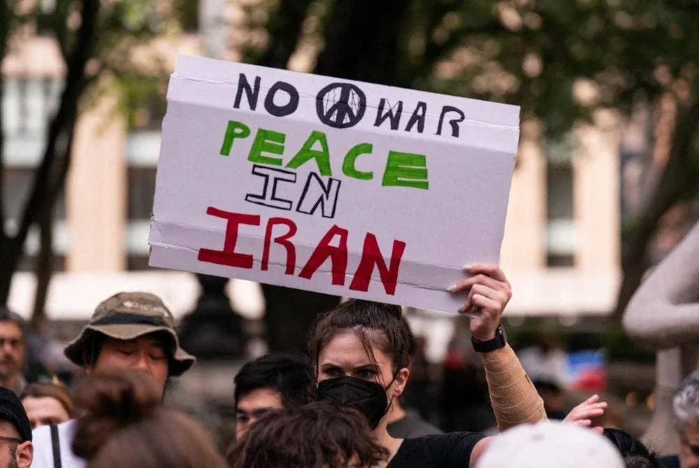 Penunjuk perasaan berhimpun di New York bantah kemungkinan perang AS-Iran. Foto AFP 