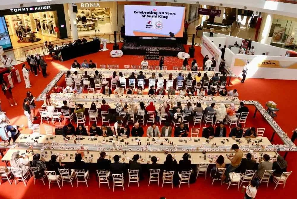 SUASANA pada sambutan 30 tahun Sushi King di Putrajaya baru-baru ini. 