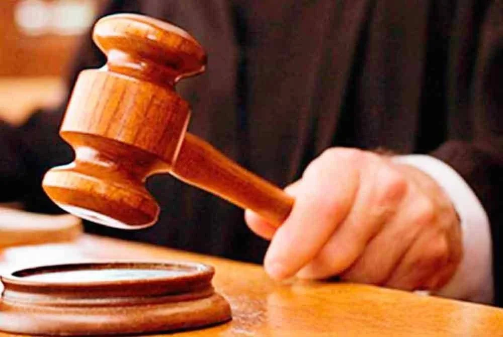 Seorang guru tuisyen didakwa di Mahkamah Sesyen di Seremban pada Jumaat atas pertuduhan melakukan amang seksual fizikal terhadap kanak-kanak perempuan yang juga anak muridnya pada Isnin lalu. Foto hiasan