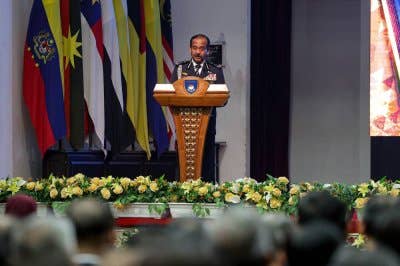 Razarudin ketika menyampaikan ucapan semasa Majlis Serah Terima Tugas Ketua Polis Negara kepada Datuk Seri Mohd Khalid Ismail di Pulapol Kuala Lumpur hari ini. - Foto: Bernama