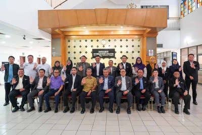 Suruhanjaya Pencegahan Rasuah Malaysia (SPRM) dan Institut Integriti Malaysia (IIM) bersetuju mempertingkat kerjasama dalam menyelaras pelaksanaan inisiatif serta program pencegahan dan pendidikan rasuah di negara ini.