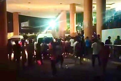 Sekumpulan pekerja warga asing tidak berpuas hati terhadap warden asrama yang didakwa mengutip denda secara peribadi apabila pekerja melanggar peraturan syarikat.