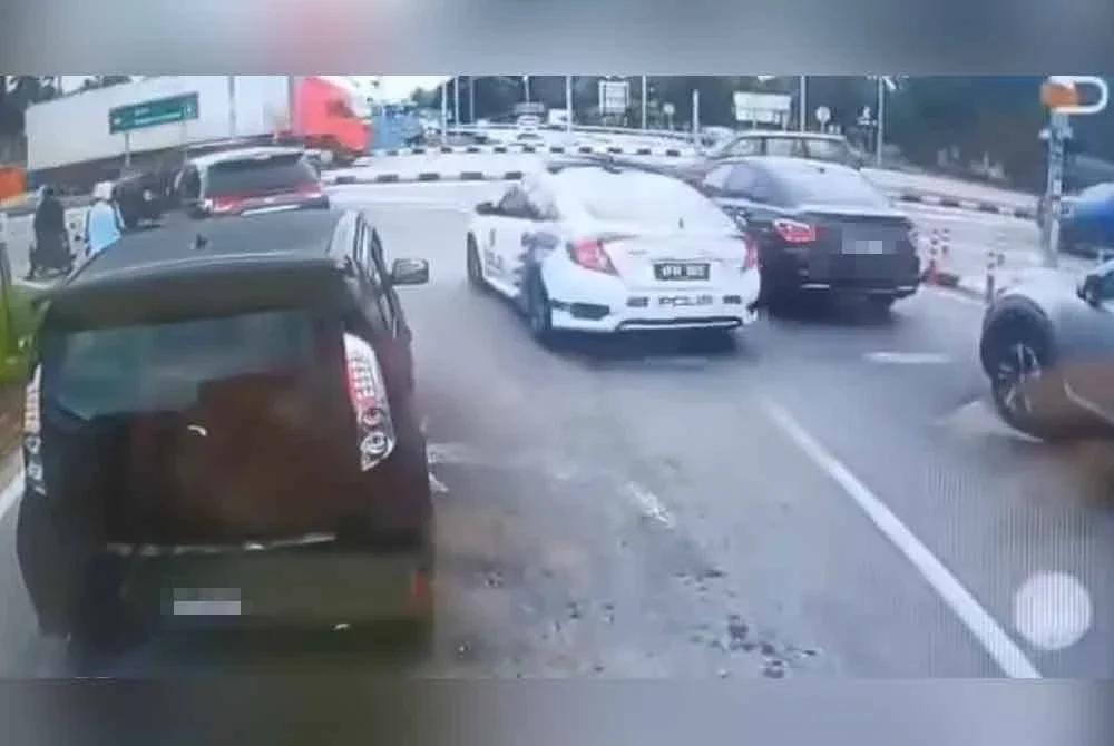 Rakaman video berhubung kejadian ini kini tular di media sosial.