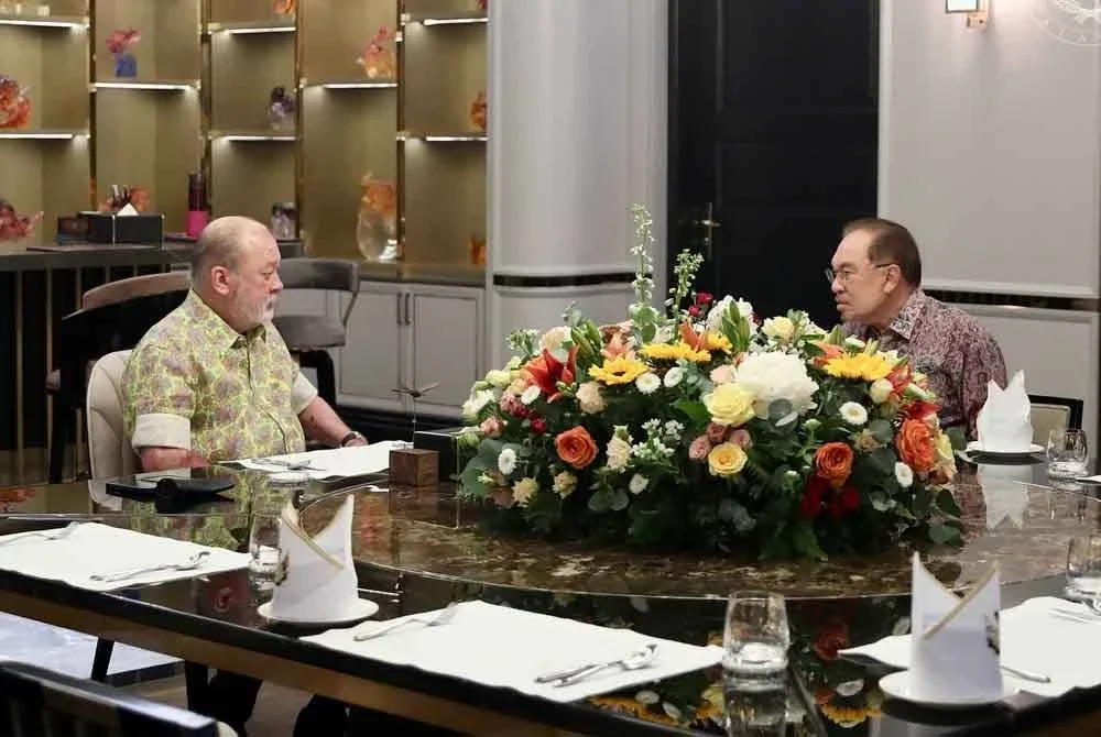 Sultan Ibrahim berkenan menerima menghadap Anwar di Istana Bukit Tunku pada Ahad.