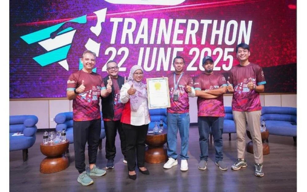 Trainerthon 2025 menerima Sijil Pencapaian Malaysia Book of Records untuk kategori Most Facilities For Corporate Team Building In A Resort.