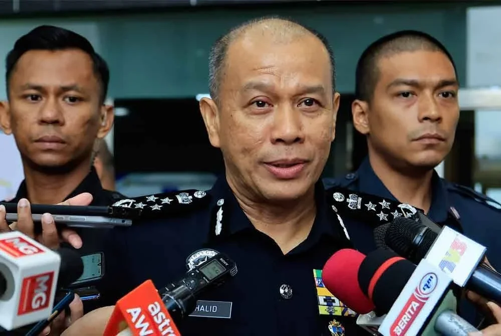 Mohd Khalid bercakap kepada pemberita selepas menghadiri Majlis Perhimpunan Bulanan Kementerian Dalam Negeri di Kompleks Setia Perkasa pada Isnin.