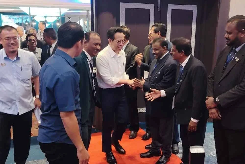 Steven hadir pada majlis menandatangani perjanjian kolektif antara AMESU dan majikan sebagai tanda sokongan terhadap perjuangan pekerja sektor perladangan di negara ini.