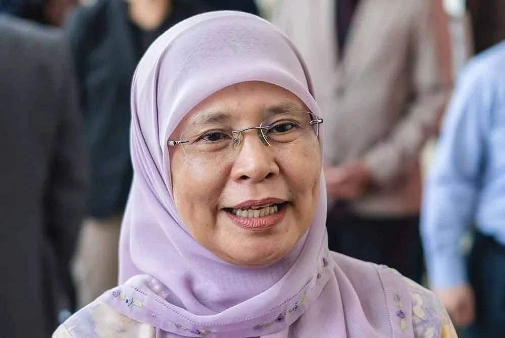 Tengku Maimunbercakap kepada pemberita selepas majlis pelancaran buku ‘Law and Practice of Intellectual Property Law in Malaysia’ di Asian International Arbitration Centre, pada Isnin. Foto Bernama