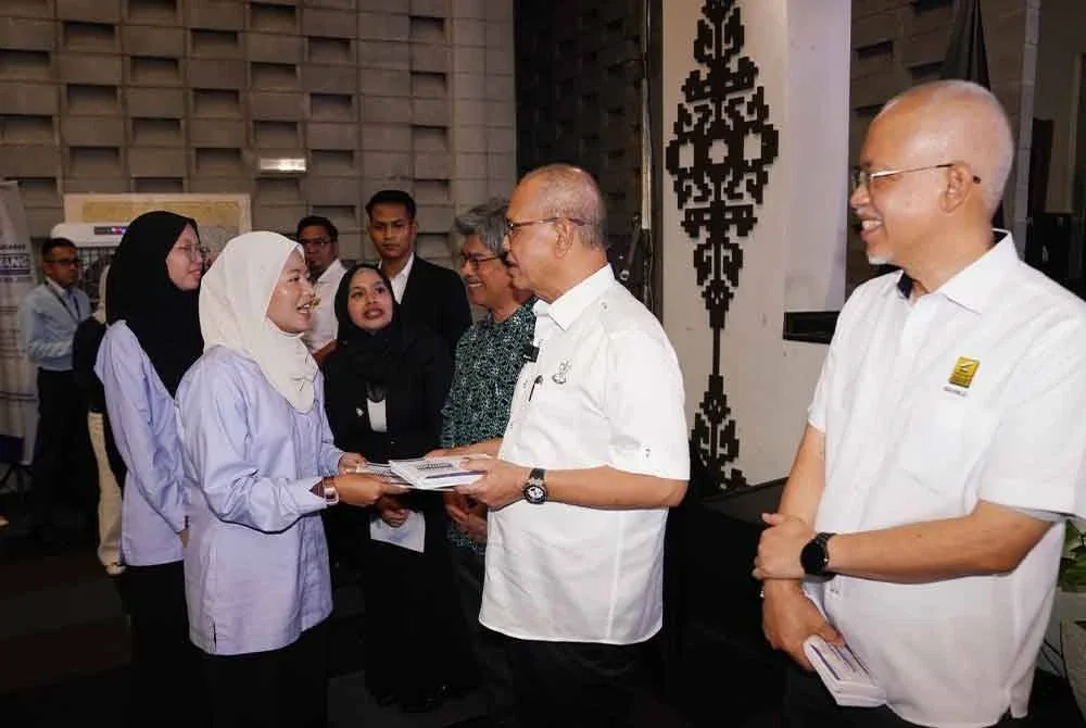 Wan Rosdy menyampaikan inisiatif kerajaan Negeri Pahang selepas selesai melancarkan Inisiatif Makmur Pahang Kluster Siswa 2025 yang diadakan di Universiti Kebangsaan Malaysia (UKM), Bangi pada Isnin.