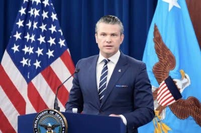 Pete Hegseth berucap pada sidang media pada Ahad di Pentagon, Washington, DC, Amerika Syarikat. - Foto AP