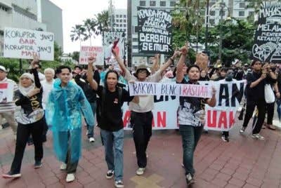 Himpunan Gempur Rasuah 2.0 yang diadakan di pusat Bandaraya Kota Kinabalu.