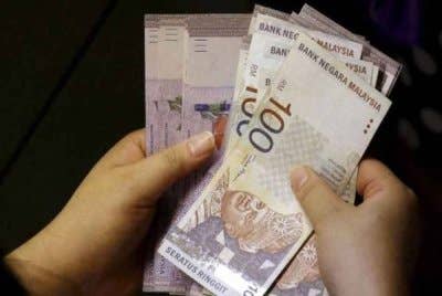 Pekerja yang menerima bayaran di bawah RM1,700 disarankan untuk segera membuat aduan di Jabatan Tenaga Kerja (JTK) berhampiran.