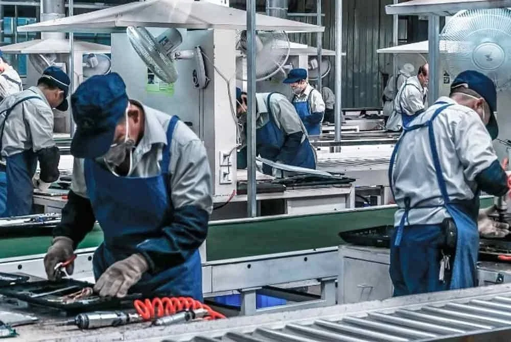 40 peratus tenaga kerja di Malaysia masih tidak mempunyai perlindungan persaraan. Gambar hiasan 