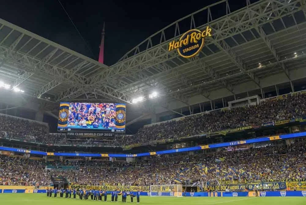 Sebahagian penyokong Boca Juniors yang memenuhi Stadium Hard Rock kapasiti hampir 66,000 penonton semasa aksi peringkat kumpulan Piala Kelab Dunia menentang Bayern Munich. Foto Agensi