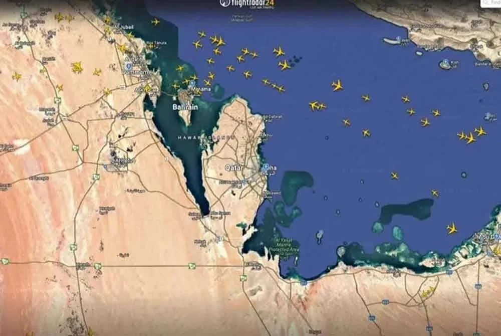 Qatar menutup sementara ruang udaranya pada Isnin malam susulan ketegangan yang terus memuncak di rantau ini, menurut Kementerian Luar negara Teluk itu. - Foto REUTERS