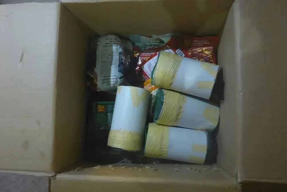 Bekas polipaip digunakan oleh seorang warga Indonesia bagi menyembunyikan empat ekor burung spesies Sewah Tahu. Foto : AKPS.