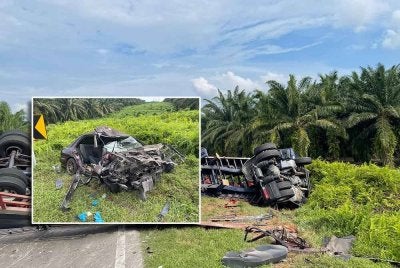 Keadaan treler terbalik selepas berlanggar dengan sebuah kereta. Gambar kecil: Keadaan Proton Wira dipandu mangsa yang maut.