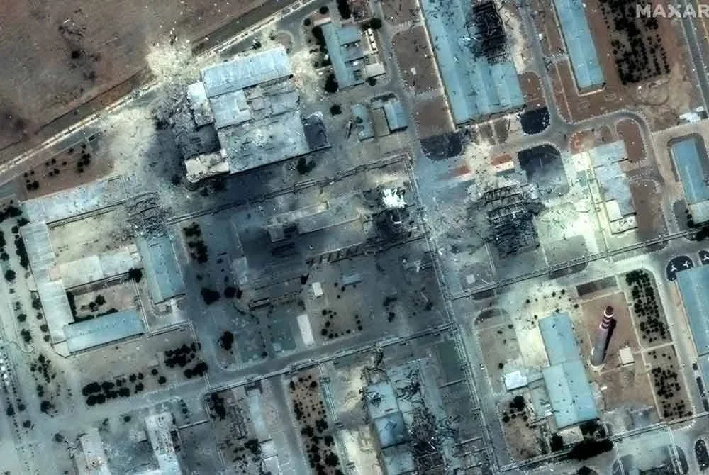 Imej satelit dikeluarkan Maxar Technologies menunjukkan impak serangan AS ke atas kemudahan pengayaan uranium Isfahan di tengah Iran. Foto Agensi