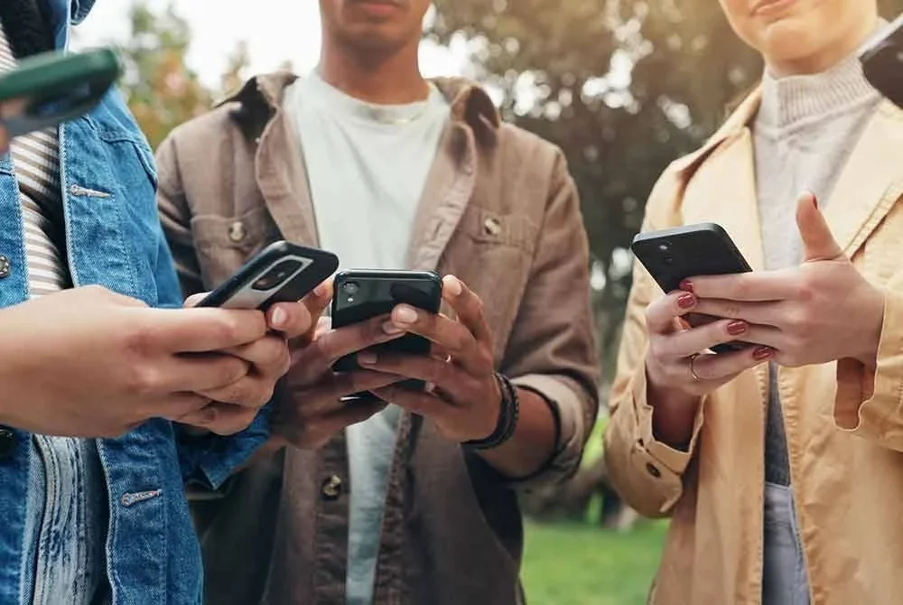 Mereka memilih untuk ketawa dalam kepanikan dan cuba menyembunyikan rasa gelisah tentang ancaman WW3. Foto hiasan/123RF