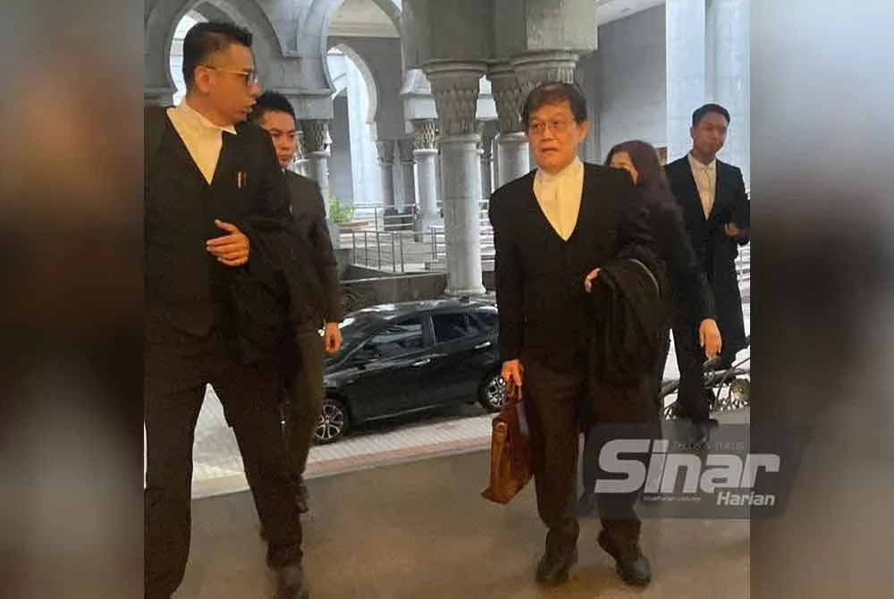 Pasukan peguam Syed Saddiq tiba di Mahkamah Rayuan bagi mendengar keputusan.