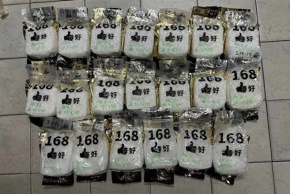 Dadah jenis syabu yang dirampas daripada seorang buruh warga Indonesia di kawasan Melawati Mall, Taman Melawati, Ampang, Selangor pada Ahad. Foto PDRM