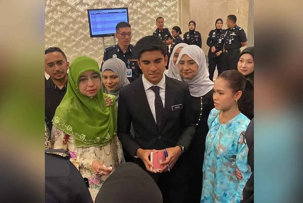 Menurut Syed Saddiq, sepanjang lima tahun perjalanan turun naik mahkamah, beliau berdepan dengan pelbagai tekanan termasuk cubaan mencemarkan integriti dirinya.