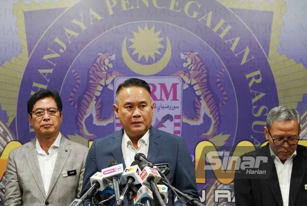Ahmad Khusairi (tengah) dalam sidang akhbar Ibu Pejabat SPRM Putrajaya pada Rabu. Foto: ROSLI TALIB
