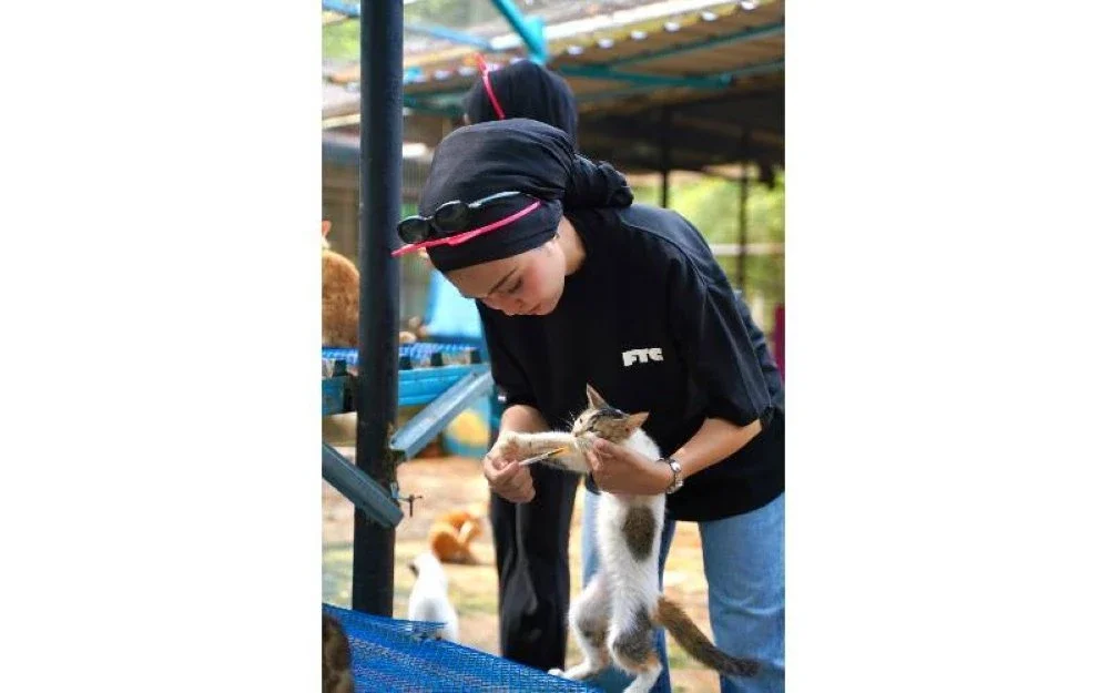 Personaliti media sosial Nabilah Bahrin turut menjayakan program CSR anjuran Power Cat.