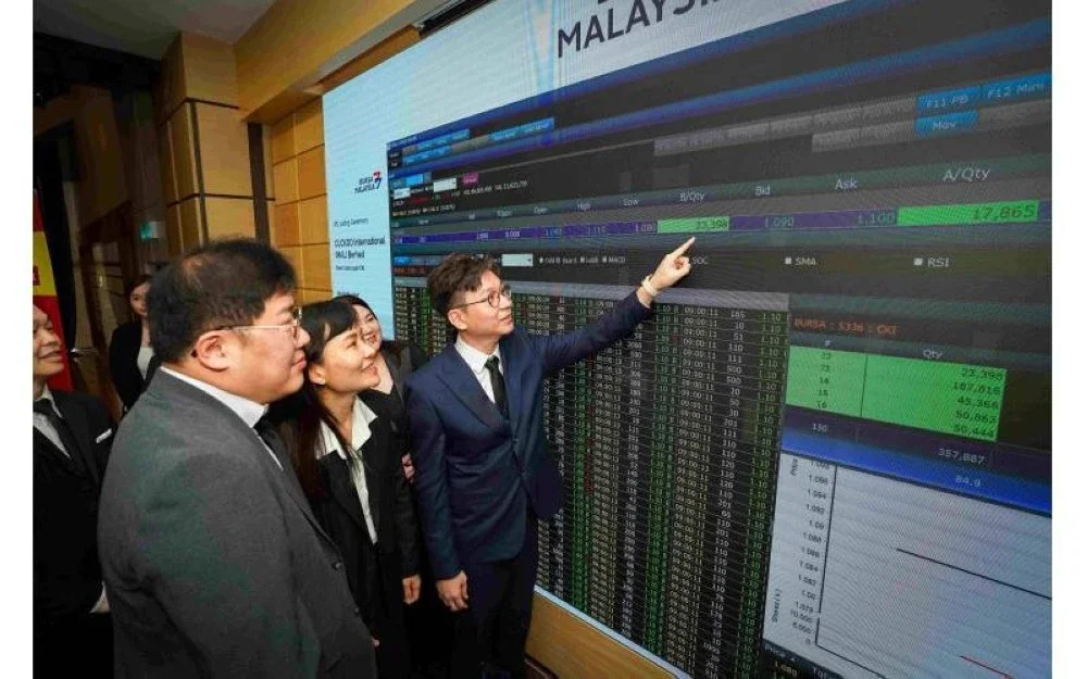 CUCKOO Malaysia melakar sejarah apabila memulakan dagangan di Pasaran Utama Bursa Malaysia Securities Berhad (Bursa Malaysia)