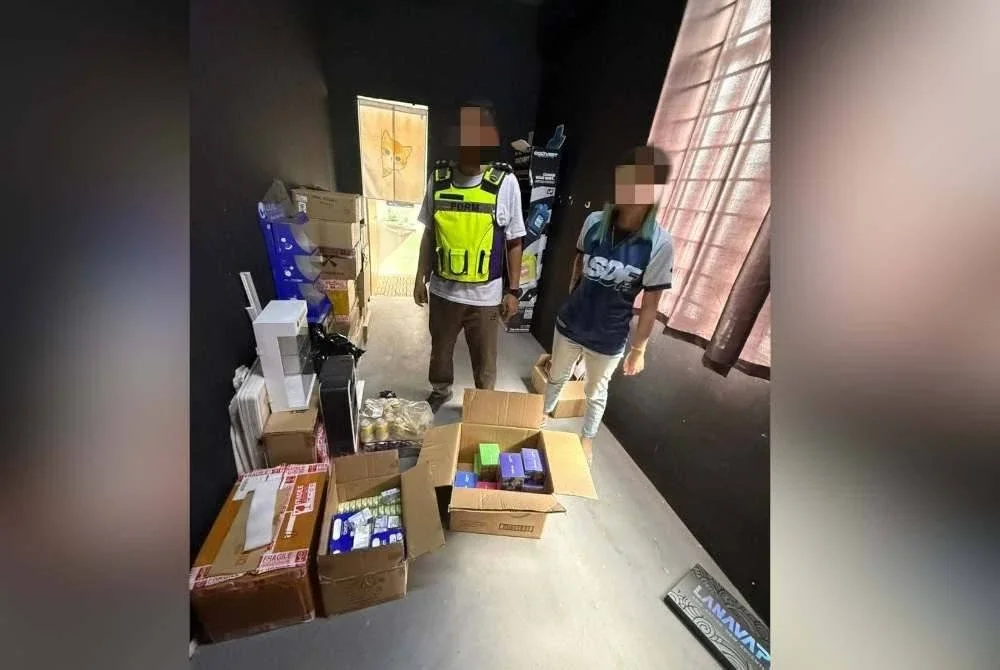 Operasi yang dijalankan bersama Majlis Daerah Tumpat turut merampas 974 unit cecair dan 777 peranti vape bernilai RM200,000. Foto PGA