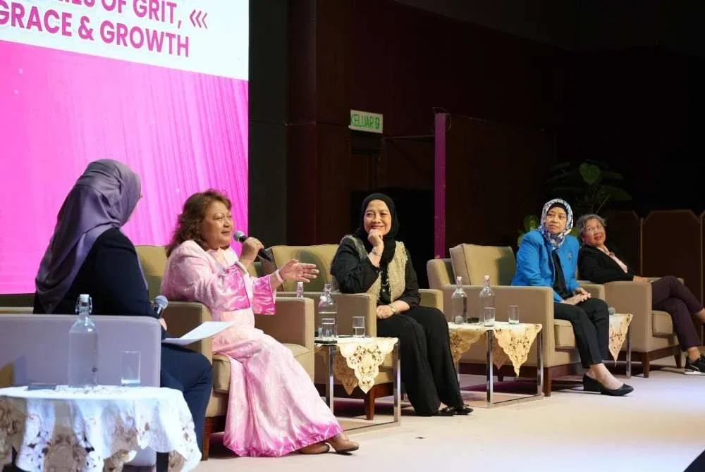 Zainora (dua dari kiri) berkongsi pengalaman sebagai jurutera bersempena forum ‘International Women in Engineering Day’ (INWED) 2025.