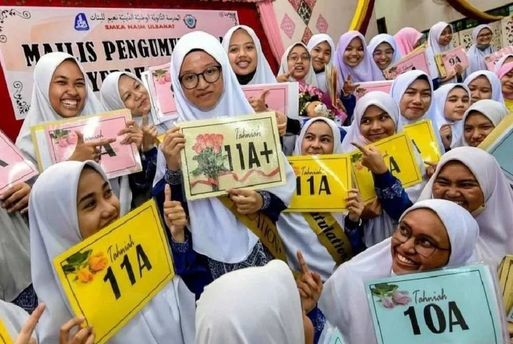 Semua pelajar cemerlang yang memperoleh keputusan 10A dan ke atas dalam peperiksaan SPM tahun lepas dan memohon untuk Program Matrikulasi akan mendapat tempat tanpa mengira kaum atau latar belakang. Foto hiasan