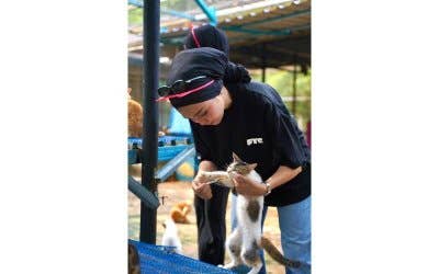 Personaliti media sosial Nabilah Bahrin turut menjayakan program CSR anjuran Power Cat.