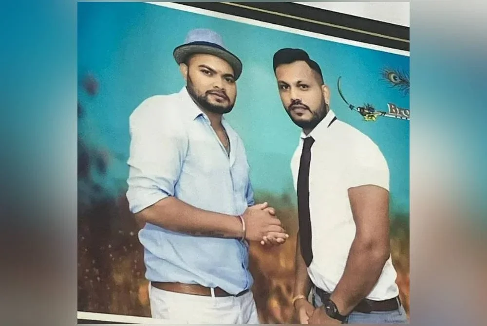 Vishwash (kiri) dan abangnya, Ajaykumar Ramesh, 35, berada di India bagi urusan perniagaan sebelum menaiki pesawat malang Air India Penerbangan 171. Agensi