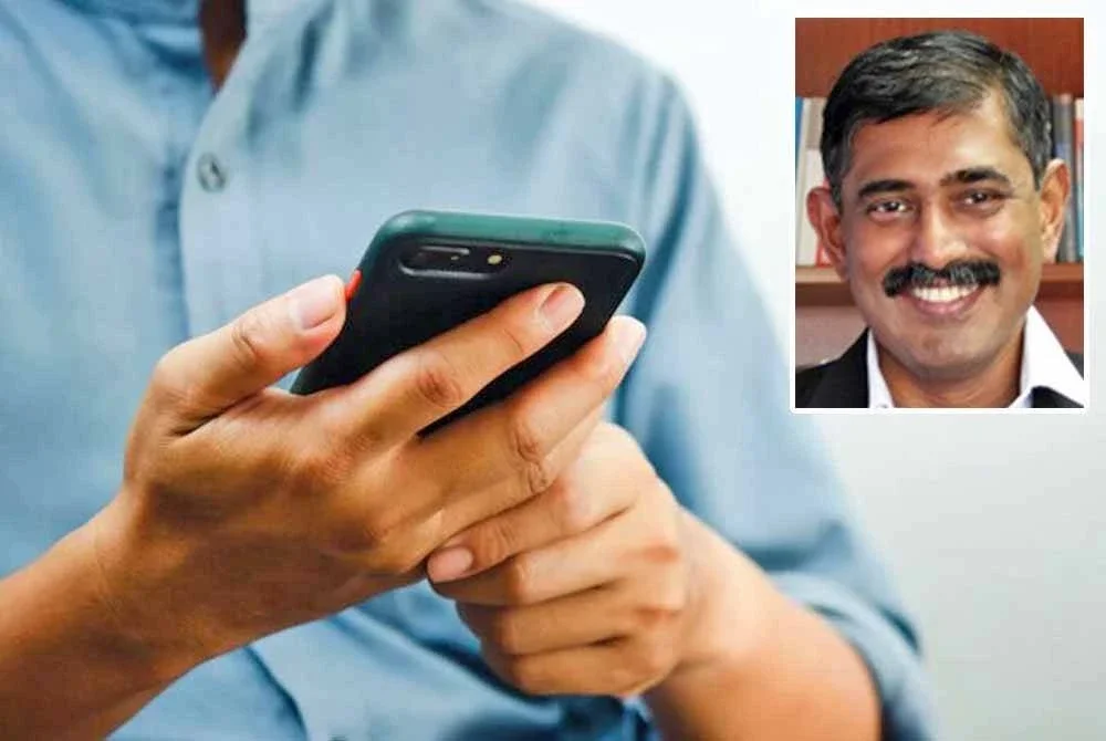 Program Data Telefon Bimbit mematuhi peruntukan dalam Akta Komunikasi dan Multimedia 1998 serta Akta Perlindungan Data Peribadi 2010. Gambar kecil: Sureswaran.