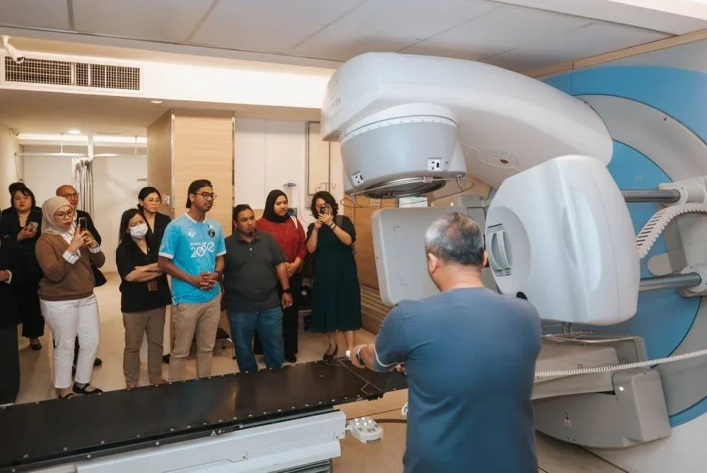 Pengamal media dibawa melawat Unit Pengimejan sempena ‘Metaverse Health Hunt & Media Tour’ yang diadakan pada Rabu. 