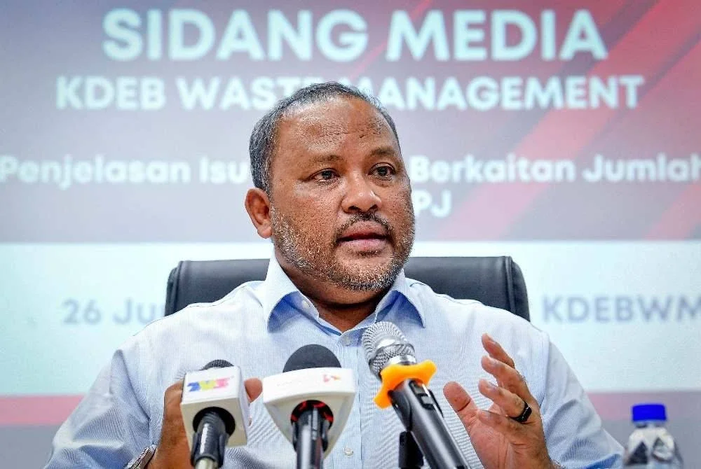 Ramli bercakap pada sidang media bagi memberi penjelasan berhubung laporan berkaitan jumlah saman Jabatan Pengangkutan Jalan (JPJ), di Seksyen 14, di sini, pada Khamis. Foto Bernama