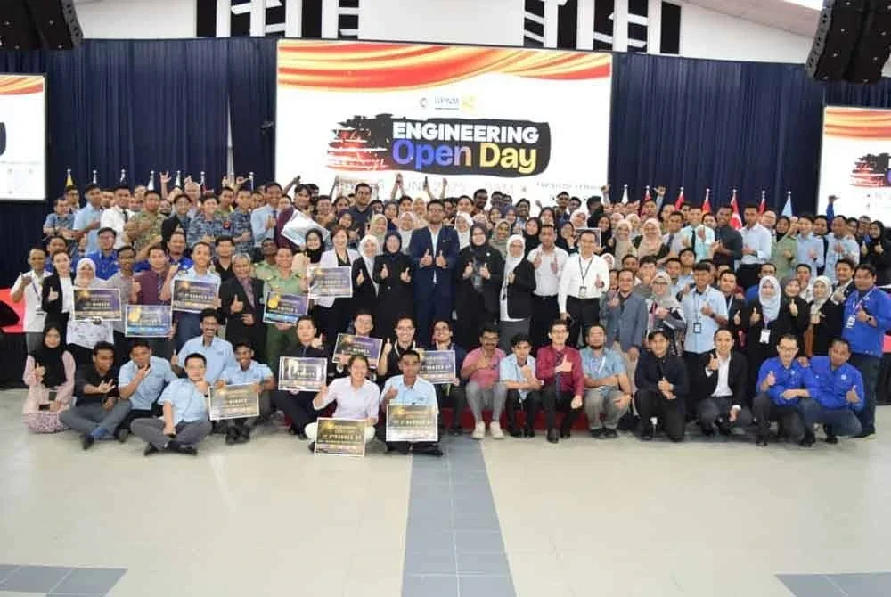 Pelajar, pensyarah dan warga Fakulti Kejuruteraan UPNM pada Pameran dan Hari Terbuka 2025.