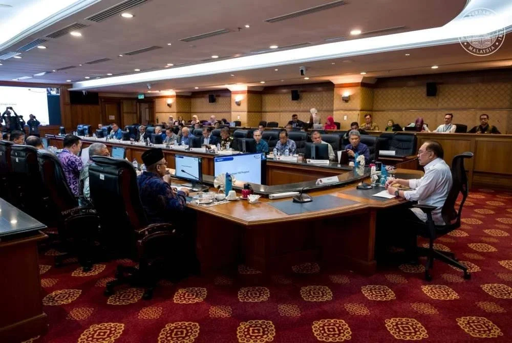 Anwar mempengerusikan Mesyuarat Khas Jawatankuasa Keselamatan Siber Negara di Putrajaya pada Khamis. Foto Pejabat Perdana Menteri.
