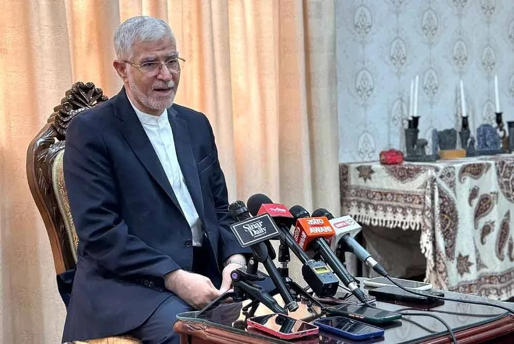 Valiollah mengadakan sidang akhbar di kedutaannya pada Khamis. Foto Bernama